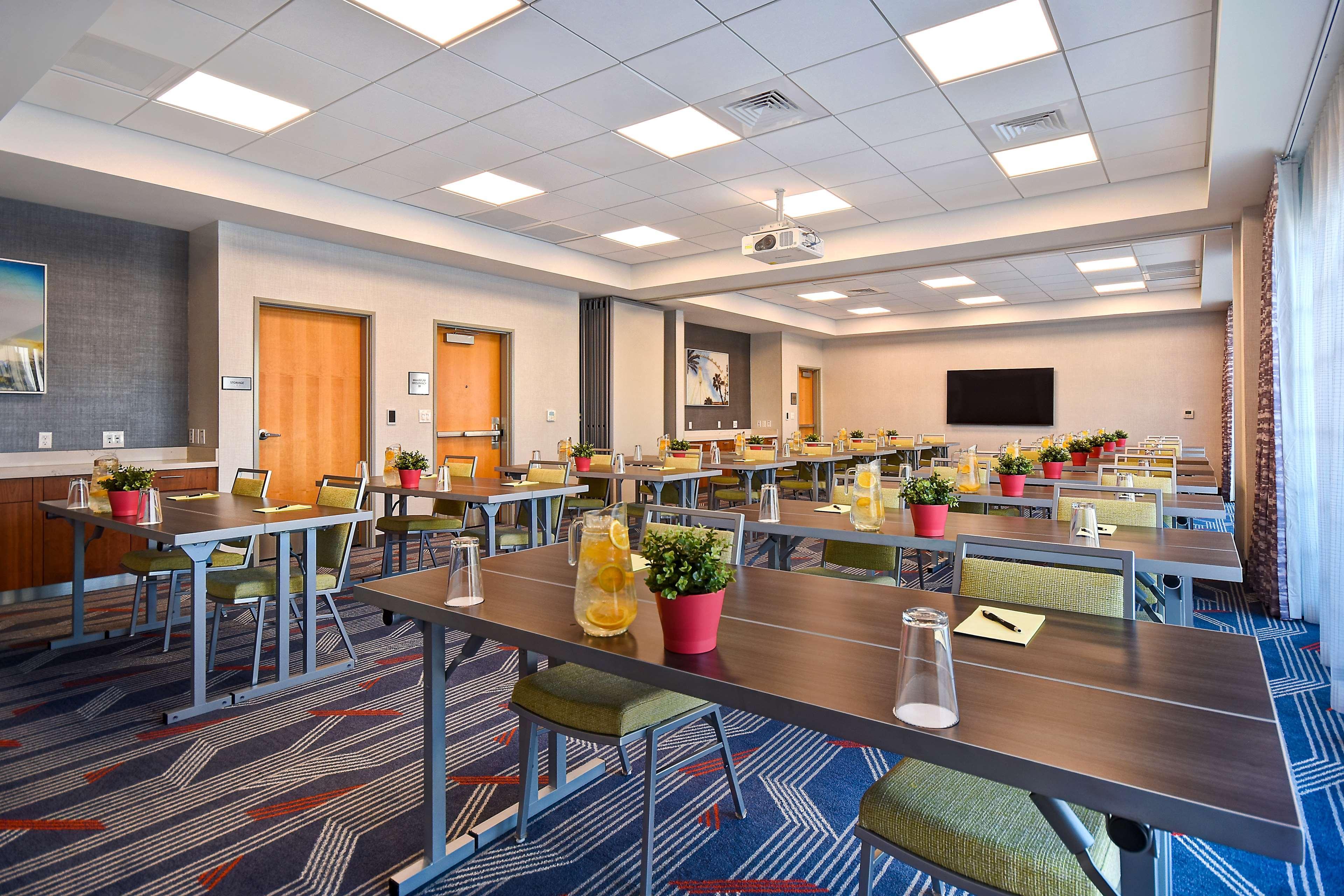 Hampton Inn & Suites Las Vegas Convention Center - No Resort Fee Dış mekan fotoğraf