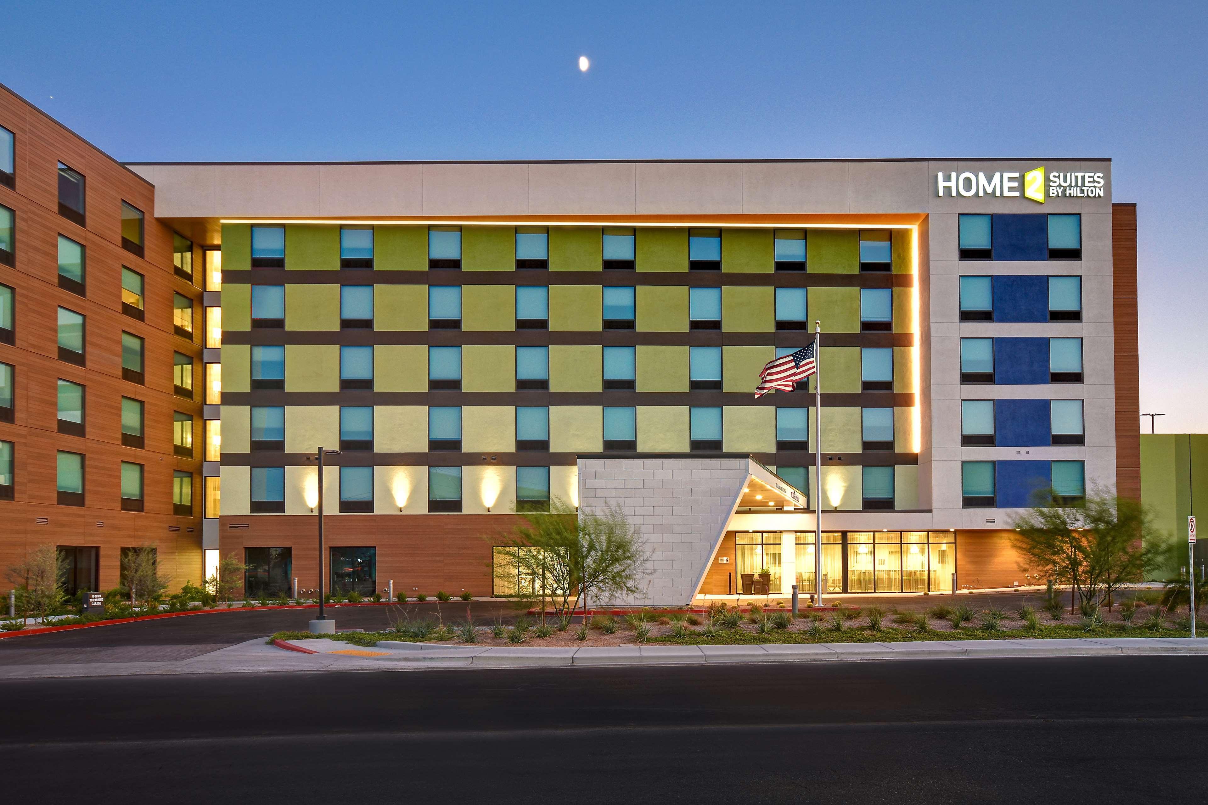 Hampton Inn & Suites Las Vegas Convention Center - No Resort Fee Dış mekan fotoğraf