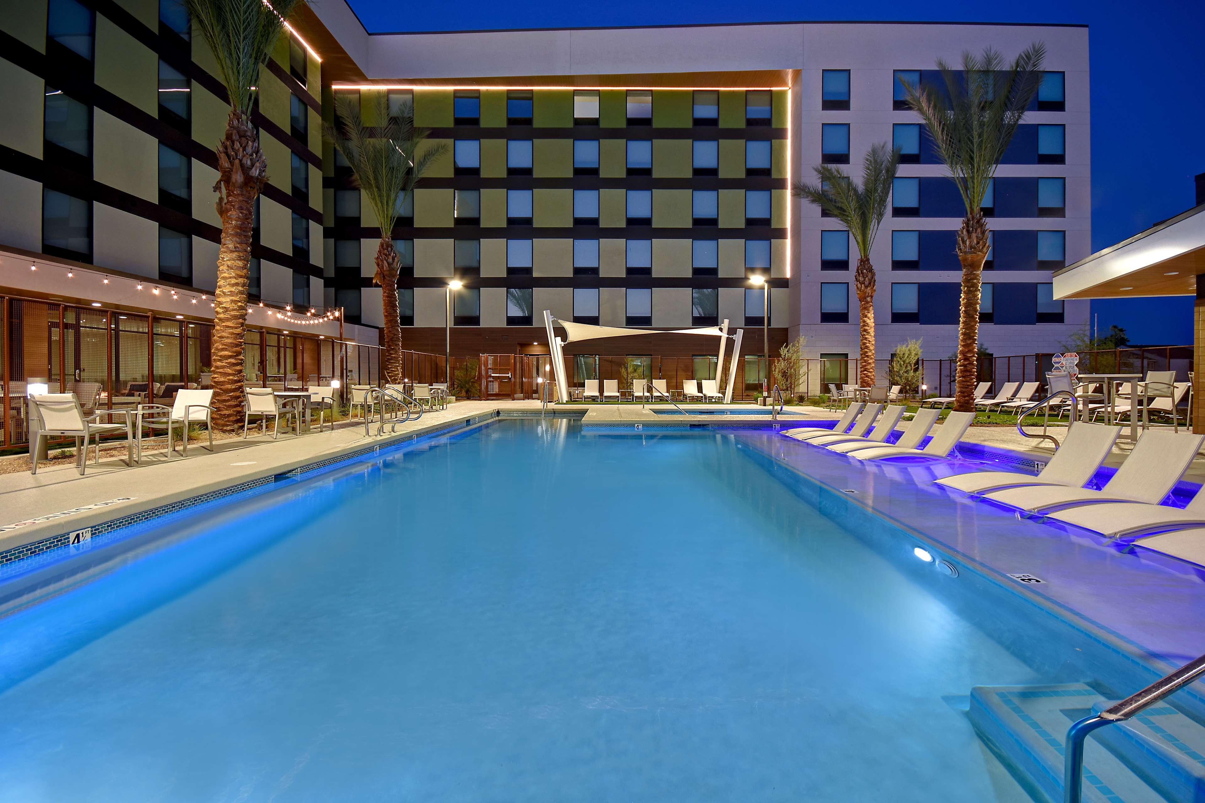 Hampton Inn & Suites Las Vegas Convention Center - No Resort Fee Dış mekan fotoğraf