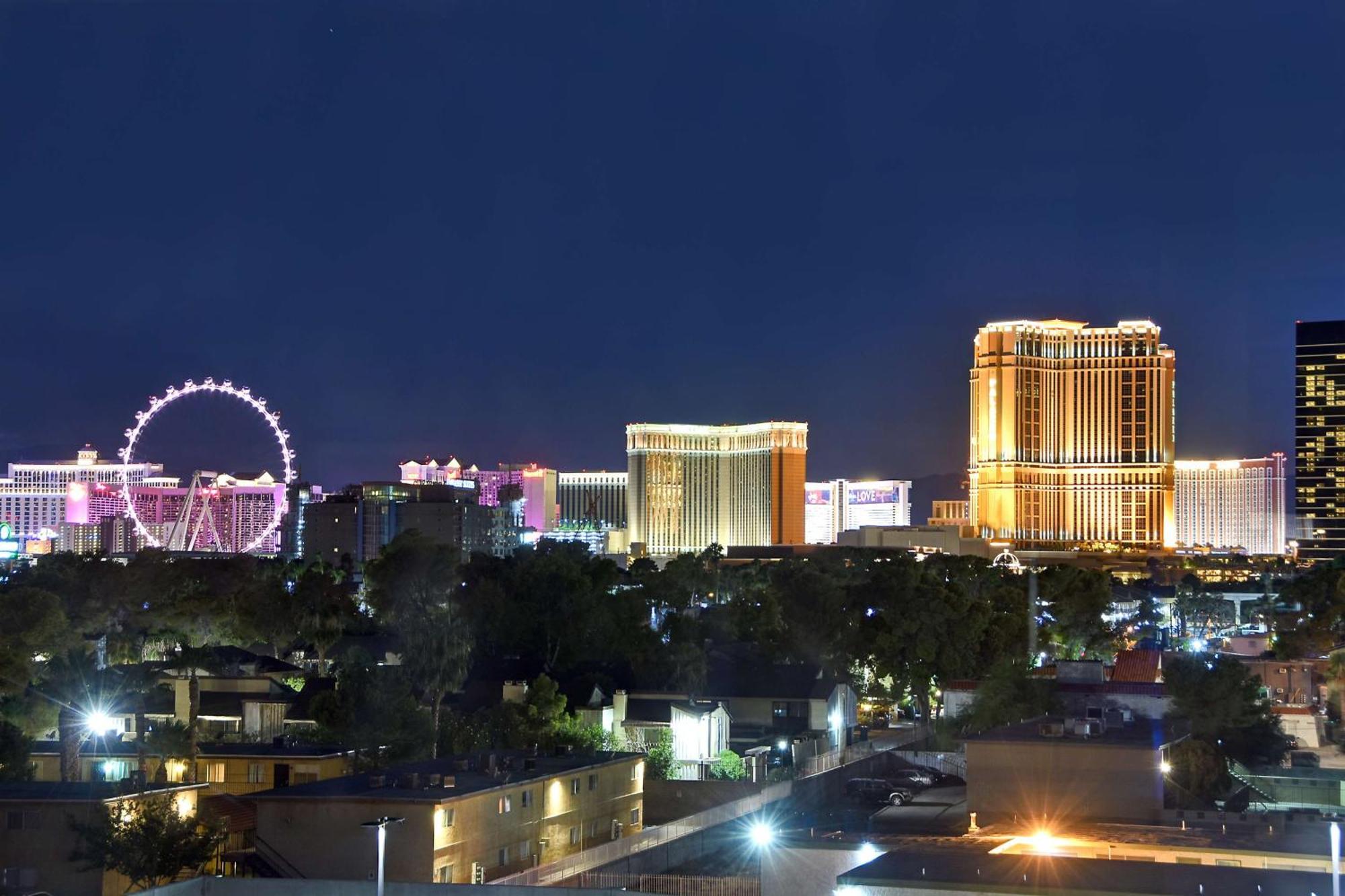 Hampton Inn & Suites Las Vegas Convention Center - No Resort Fee Dış mekan fotoğraf