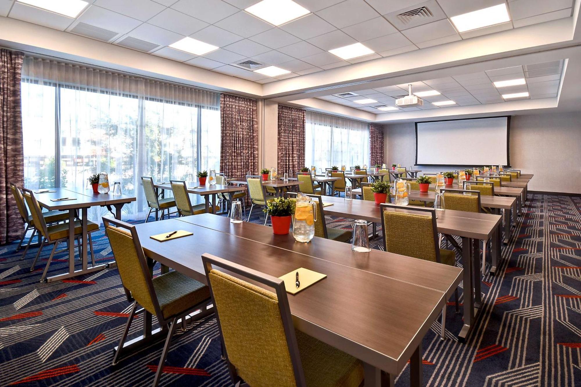 Hampton Inn & Suites Las Vegas Convention Center - No Resort Fee Dış mekan fotoğraf