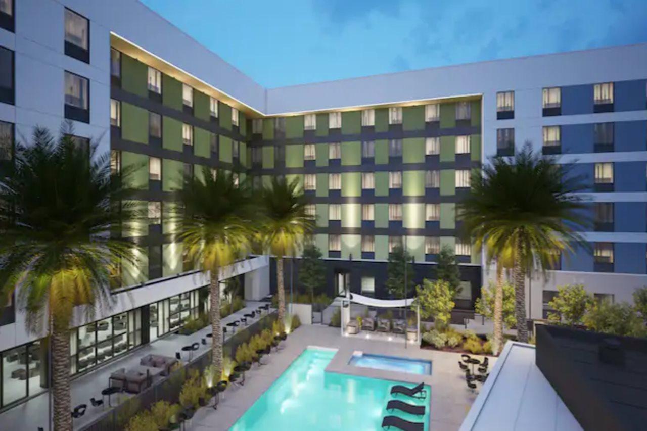 Hampton Inn & Suites Las Vegas Convention Center - No Resort Fee Dış mekan fotoğraf